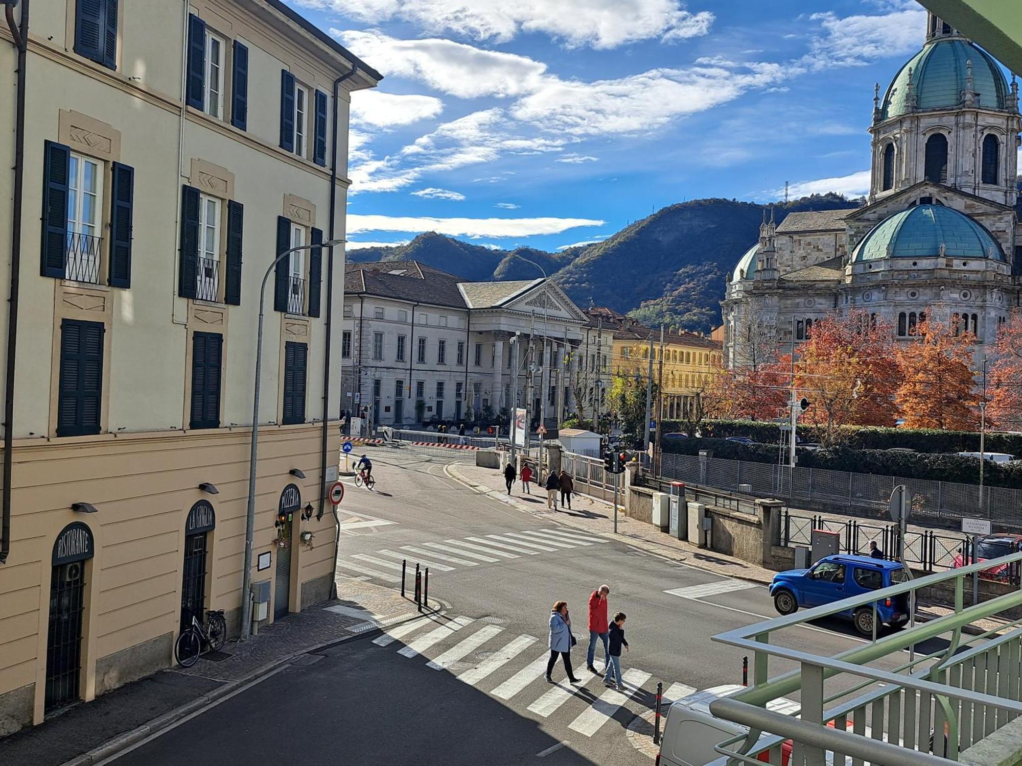 The Window On The Theatre And The Cathedral - Luxury Apartment Como Exterior foto